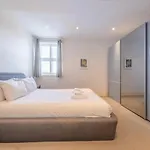 Stylish 1 Bedroom Apartment In Affluent Fulham