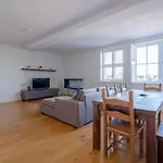 Stylish 1 Bedroom Apartment In Affluent Fulham