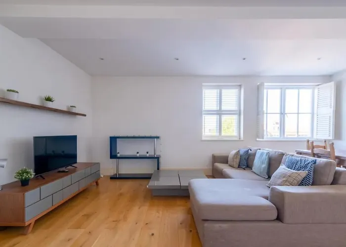 Stylish 1 Bedroom Apartment In Affluent Fulham